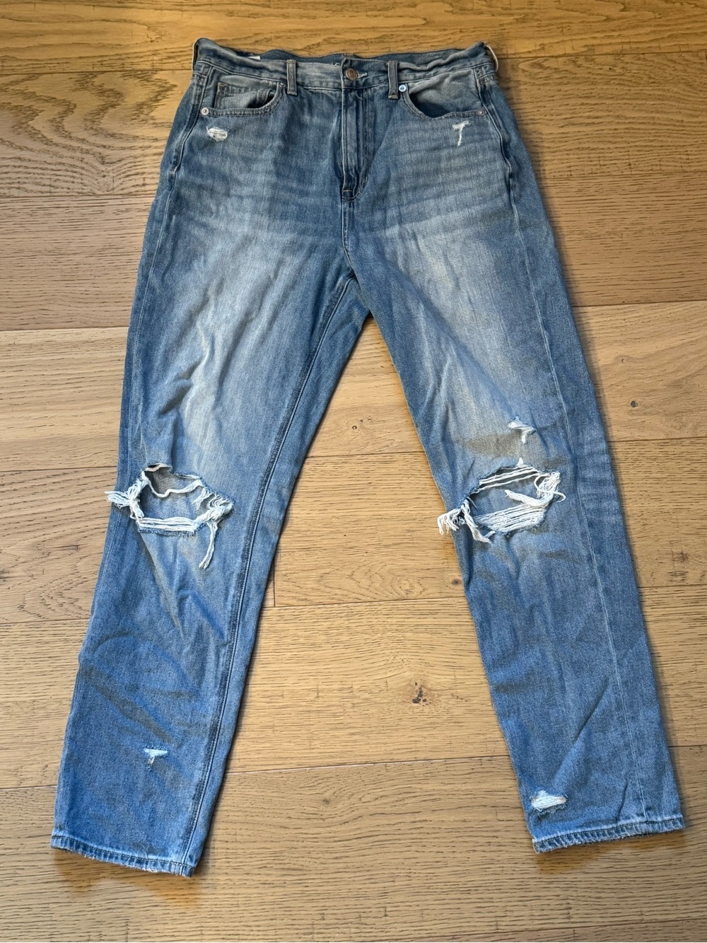 American Eagle Mom Jeans Women’s 10 Long Light Wash Distressed Ripped High Rise